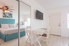 Sea Beach Plaza - Near Jungle Queen Riverboat