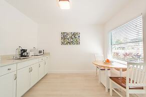 Sea Beach Plaza - Near Jungle Queen Riverboat