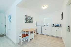 Sea Beach Plaza - Near Jungle Queen Riverboat