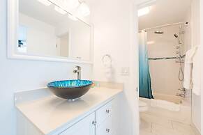 Sea Beach Plaza - Near Jungle Queen Riverboat