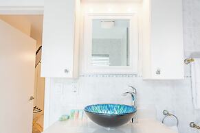 Sea Beach Plaza - Near Jungle Queen Riverboat