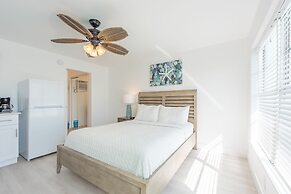 Sea Beach Plaza - Near Jungle Queen Riverboat