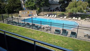 Crystal Inn Neptune