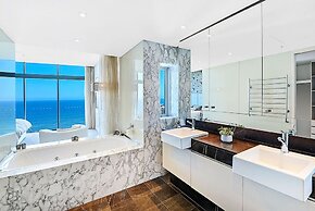 Artique Surfers Paradise