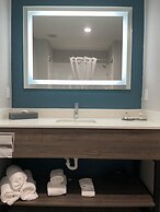 La Quinta Inn & Suites by Wyndham Tampa Central