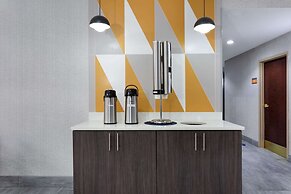 La Quinta Inn & Suites by Wyndham Tampa Central