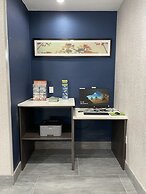 La Quinta Inn & Suites by Wyndham Tampa Central