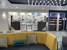 La Quinta Inn & Suites by Wyndham Tampa Central