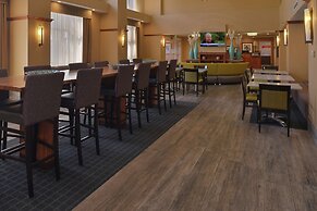 Hampton Inn & Suites Bakersfield North-Airport