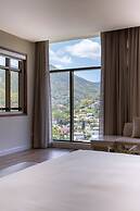 The BRIX, Autograph Collection