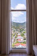 The BRIX, Autograph Collection