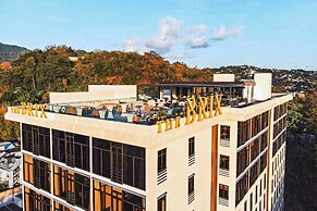 The BRIX, Autograph Collection