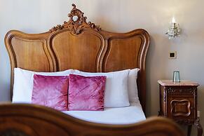 Jolyon's Boutique Hotel