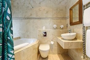 Jolyon's Boutique Hotel