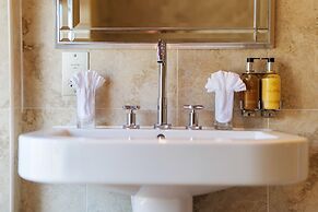 Jolyon's Boutique Hotel