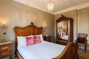 Jolyon's Boutique Hotel