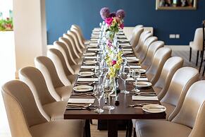 Killarney Heights Hotel