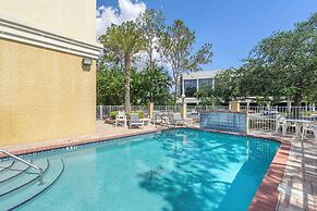 Comfort Inn & Suites Northeast - Gateway