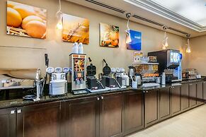 Comfort Inn & Suites Northeast - Gateway