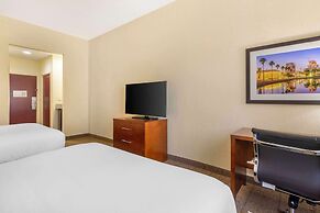 Comfort Inn & Suites Northeast - Gateway