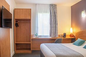 Brit Hotel Bressuire (formerly Plume Hotel)