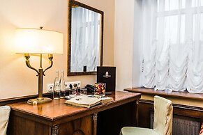 Lancaster Court Hotel