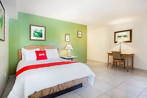 OYO Waterfront Hotel - Cape Coral/Fort Myers, FL