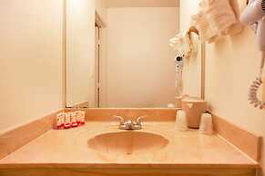 OYO Waterfront Hotel - Cape Coral/Fort Myers, FL