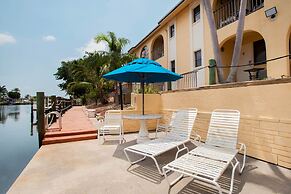 OYO Waterfront Hotel - Cape Coral/Fort Myers, FL