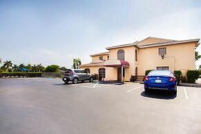 OYO Waterfront Hotel - Cape Coral/Fort Myers, FL