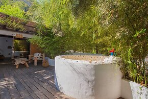 Flamingo Hotel & Spa - Pet Friendly