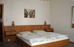 Hotel Pension am Kurmittelhaus