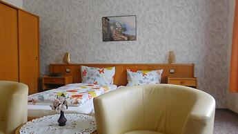 Hotel Pension am Kurmittelhaus