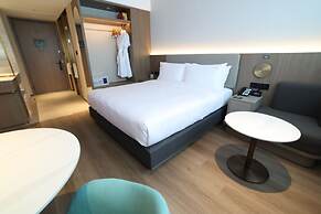 Holiday Inn Shanghai Jing'an by IHG