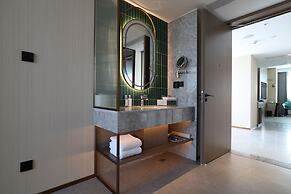 Holiday Inn Shanghai Jing'an by IHG