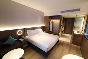 Holiday Inn Shanghai Jing'an by IHG