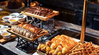 Holiday Inn Shanghai Jing'an by IHG