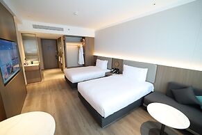 Holiday Inn Shanghai Jing'an by IHG