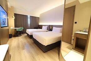 Holiday Inn Shanghai Jing'an by IHG