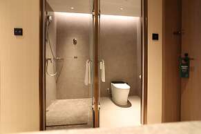 Holiday Inn Shanghai Jing'an by IHG