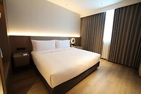 Holiday Inn Shanghai Jing'an by IHG