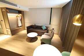 Holiday Inn Shanghai Jing'an by IHG