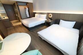 Holiday Inn Shanghai Jing'an by IHG