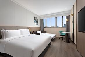 Holiday Inn Shanghai Jing'an by IHG