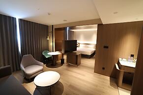 Holiday Inn Shanghai Jing'an by IHG