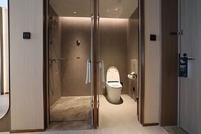 Holiday Inn Shanghai Jing'an by IHG