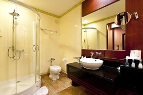 Grand Pacific Sovereign Resort & Spa