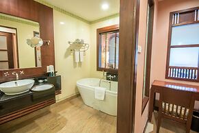 Grand Pacific Sovereign Resort & Spa