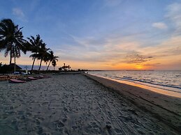 Smugglers Cove Beach Resort and Hotel