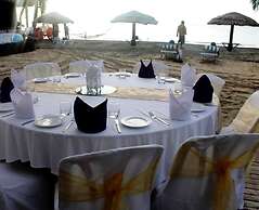 Smugglers Cove Beach Resort and Hotel